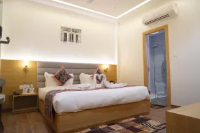 Hotel Luxurio - In-House Barista Cafe, Near Golden Temple Amritsar - Rum