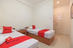 RedDoorz Syariah @ Panglima Nyak Makam Aceh - Room