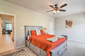 La Porte Getaway w/ Deck: Steps to Beach! - Chambre