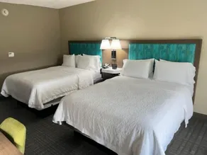 Hampton Inn & Suites Louisville East - Room