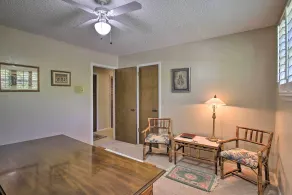 Private Home w/ Hot Tub & Patio Near Dtwn Tulsa - Intérieur