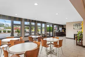 Super 8 by Wyndham Valdosta GA I-75 - Hall