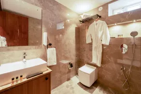 Geeta Bagh Estate - Luxury Farm Retreat with Pool, Pushkar - Badeværelse