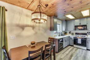 2 Mi to Mi-wuk Village: Cabin w/ Large Deck - Innvendig