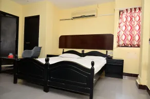 Hotel Dhayalan - Room