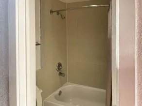 Studio 6 Houston TX Brookhollow - Bathroom