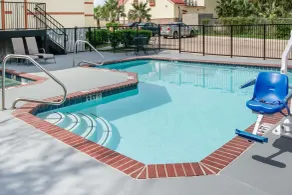 Super 8 by Wyndham Brenham TX - Piscine