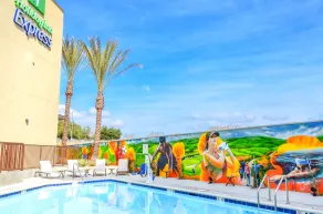 Holiday Inn Express & Suites Ontario - Chino Hills by IHG - Piscine