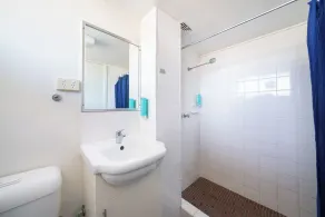 Bathurst Studio Apartments - Bathroom