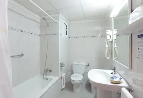 Hotel Bilbaino - Bathroom