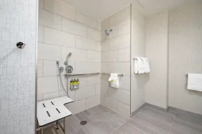 Holiday Inn Express & Suites Blythe by IHG - Bathroom