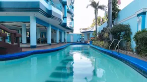 RedDoorz Plus at Villa Gloria Taguig - Piscine