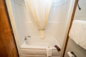 Vegreville Garden Inn - Bathroom