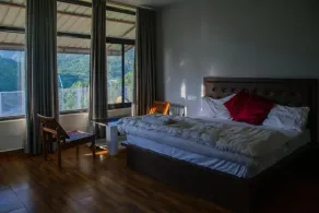 Dhauladhar View Village Resort - Zimmer