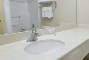 Howard Johnson by Wyndham Toronto Downtown West - Bad