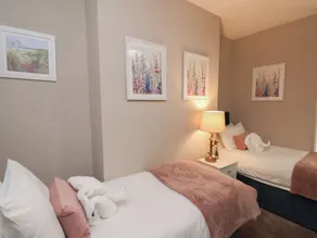 Blackburn Heights Apartment 2 - Room