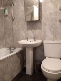 Perfect Central City Location - Parking - 4 Beds - 2 Bedrooms - Chambre