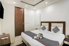 Hotel HomeAste 001 Near Yashobhoomi Convention Center - Quarto
