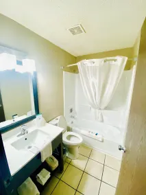 Super 8 Grand Rapids City Center - Salle de bain