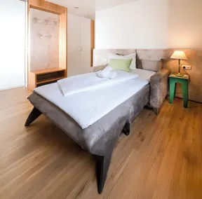 Double room, shower and bath, toilet - Habitación