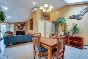 Artistic Seattle Home Base 2 Mi to Lincoln Park - Interior