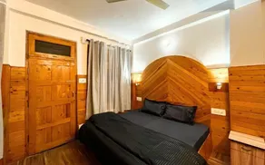 Young Monk Homestay Jibhi - Room