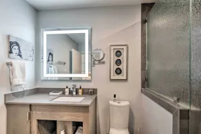 Stunning Austin Retreat w/ Pool, 5 Mi to Downtown! - Badeværelse