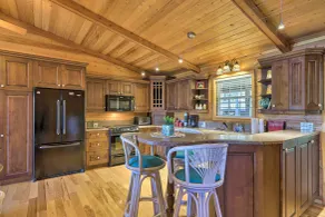 House w/ Dock + Slide Situated on Lake Sinclair! - Innenbereich