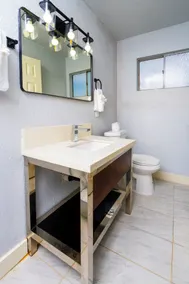 Onyx Hotel - Bathroom