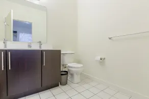 Sage Apartments Boston Logan Airport - Bathroom