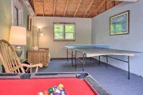 2 Mi to Lighthouse: Waterfront Home w/ Dock! - Intérieur