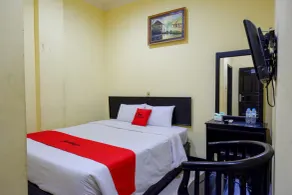 RedDoorz near Citraland Waterpark Kendari - Habitación