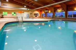 Holiday Inn Detroit Lakes - Lakefront by IHG - Piscine
