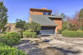Lakefront Macon Getaway w/ Stunning Boathouse - Interior