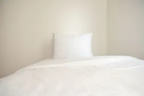 Homey 2BR Apartment at Marina Ancol By Travelio - Chambre