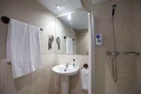 Viviendas Turísticas Palacio Real - Bathroom