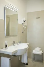 Checkin Villa Angelina - Bathroom
