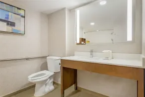 Best Western Plus Raleigh Crabtree Valley Hotel - Salle de bain