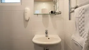 Hotel Tikkurila - Bathroom