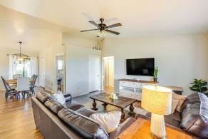 Bring Your Pup: Spring Valley Home w/ Fenced Yard! - Innvendig