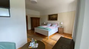 Habitación en casa de familia apta para familias con jardín y terraza - Habitación