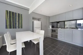 Astra Apartments - Paramatta - Spiseområde på rommet