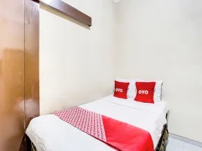 Super OYO 92511 Griya Dias  Syariah - Værelse