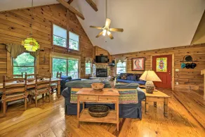 11 Mi to Calaboose Cellars: Marble Cabin w/ Deck! - Interiör