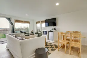 Private 3-acre Beach! Family Retreat in Freeland - Innenbereich