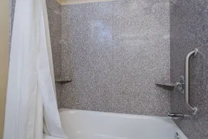 Baymont Inn & Suites by Wyndham Sturgis - Salle de bain