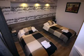 Hostal MH Fuencarral - Rom
