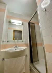 Dubrovnik Hotel - Bathroom