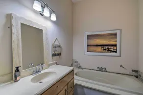 Scenic & Spacious Getaway on North Bay w/ Deck! - Interni