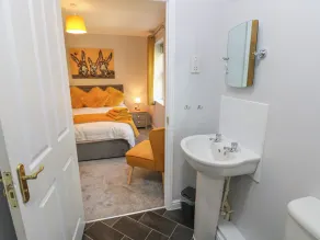 The Chase - 30 Ayr Avenue - Room
